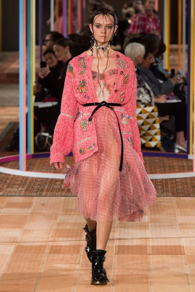 Look 18